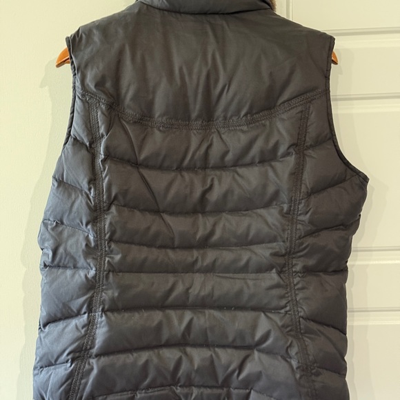 Eddie Bauer Women's Black Down Vest Faux Fur Collar L Outerwear EUC Cabincore - Picture 2 of 5